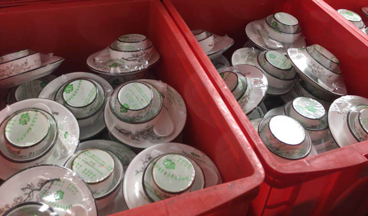 餐飲行業難？餐具周轉箱生產廠家來助攻