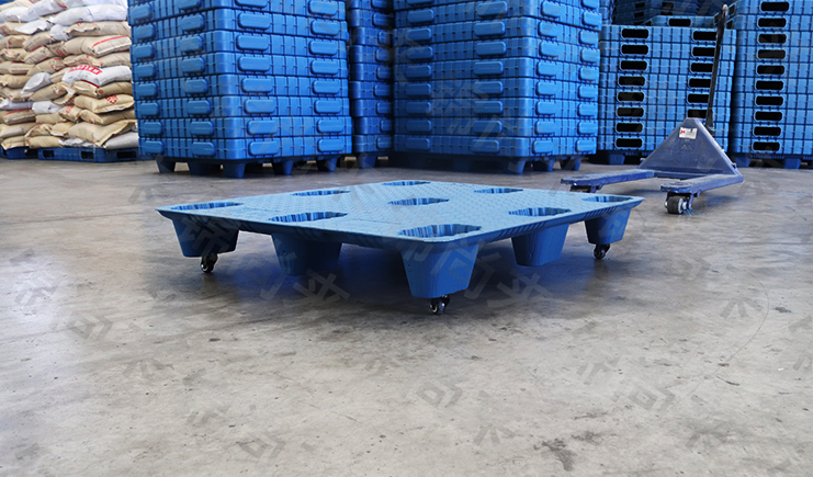 大開腦洞！給九腳吹塑托盤加輪子，想不到吧！