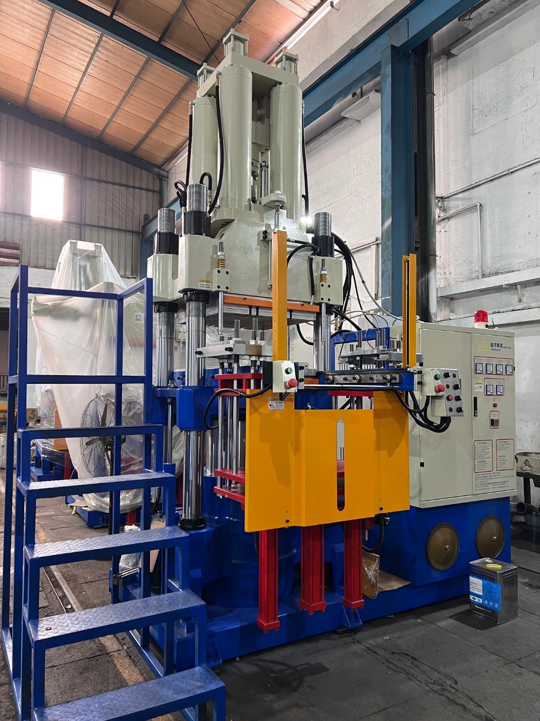 O-Ring-Auto-Parts-Shock-Pad-Black-Ruuber-Product-300t-First-in-First-out-Vertical-Rubber-Injection-Molding-Machine (3).jpg